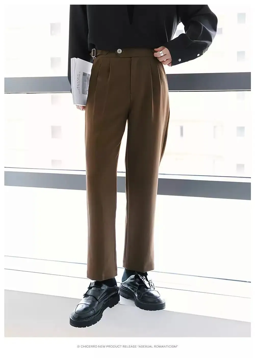 Chuan Buttoned Waist Cropped Pants