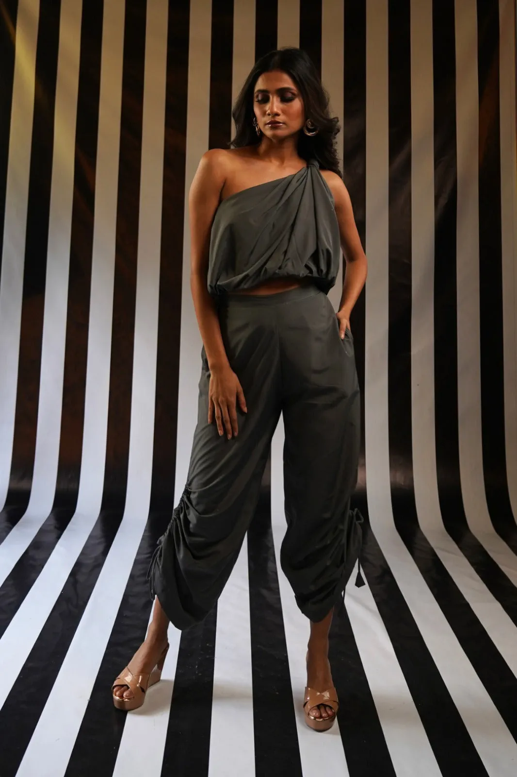 One shoulder Bubble Crop Rusched Pant - Charcoal